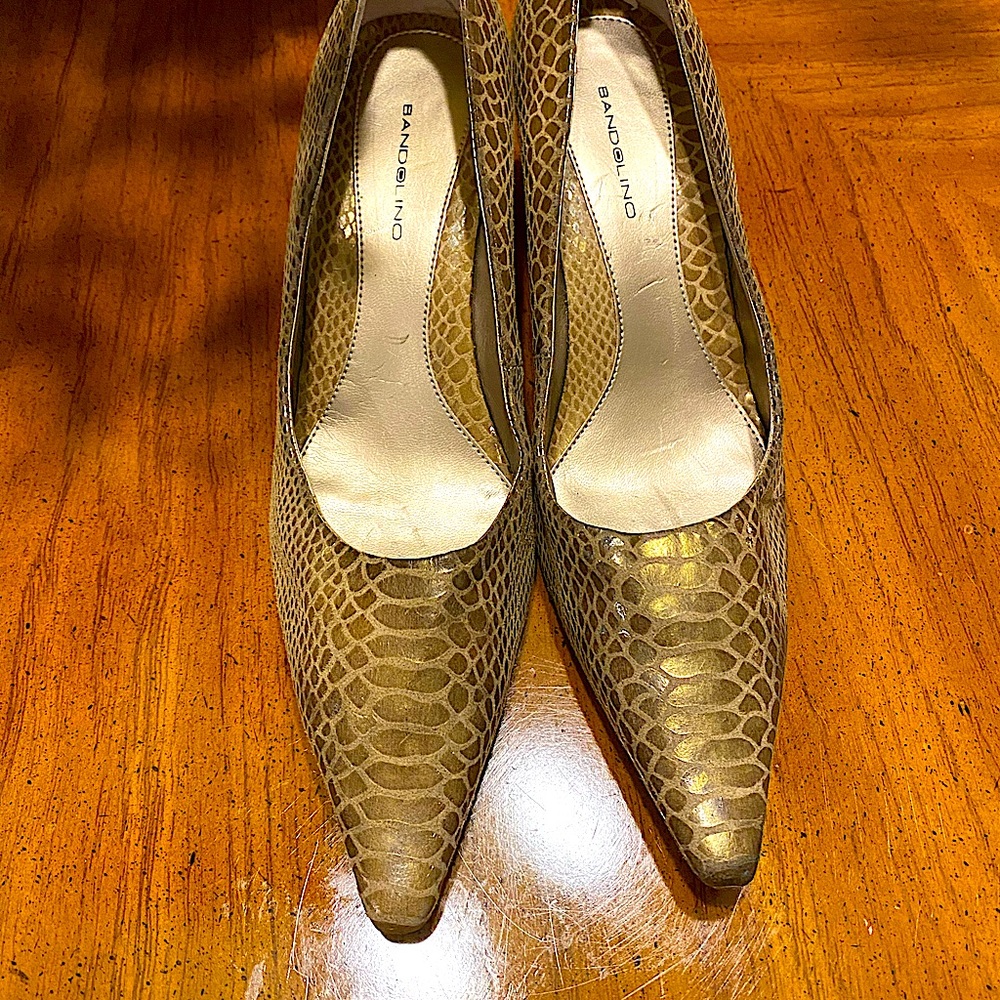 Bandolino Taupe Snakeskin Pumps. Textile uppers,  2 1/2 inch faux wood heels.